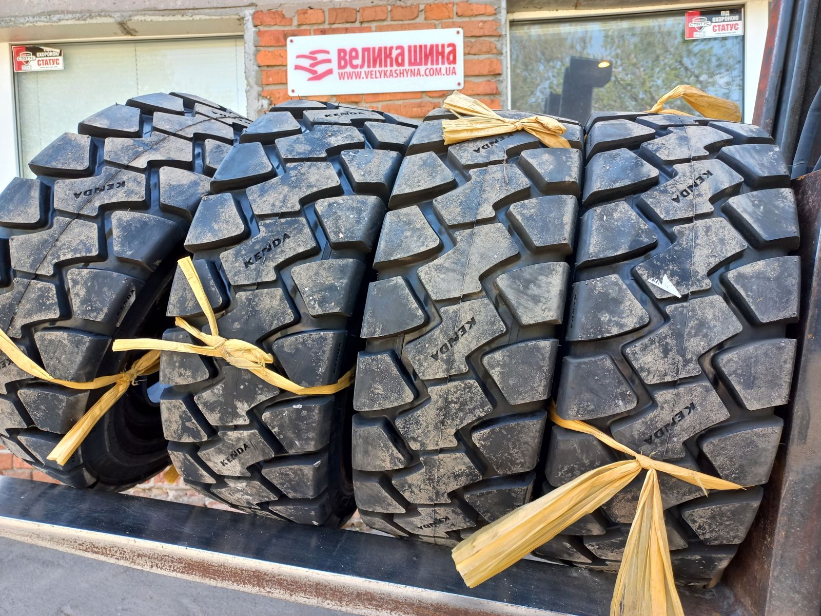 Склад великогабаритних шин