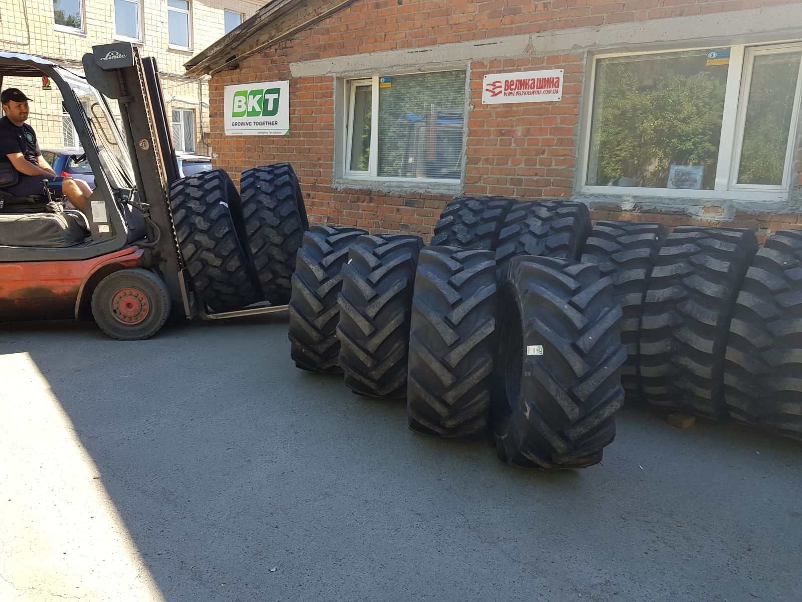 Склад та відвантаження ВЕЛИКА ШИНА