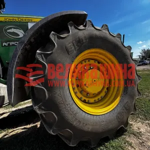 Трактор John Deere 8335R