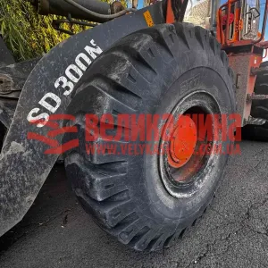 Фронтальний навантажувач DOOSAN SD 300N - Шини 23.5-25 20PR BKT LOADER PLUS 191A2 L-3 TL на погрузчику DOOSAN SD 300N